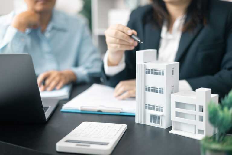 real estate lawyer
